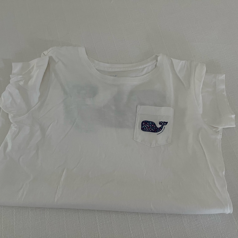 Vineyard Vines tee (girls)